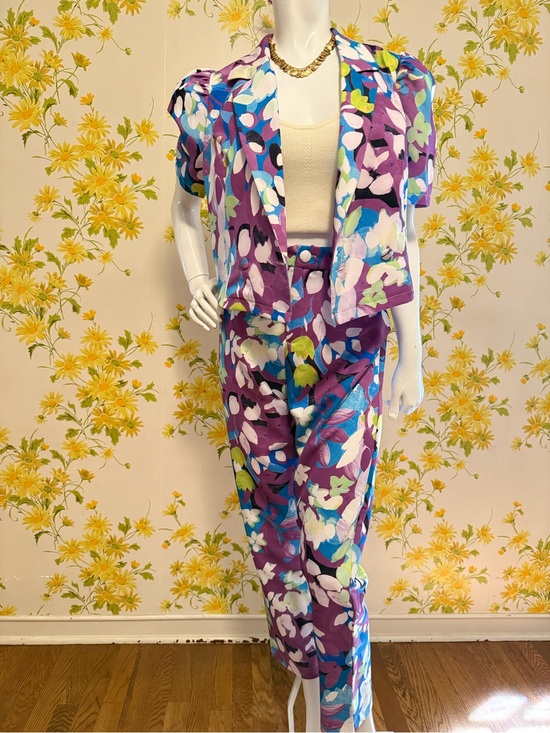 Everlynn Pants - NWT Purple Floral Two-Piece Pantsuit with Blue & Green Accents size M